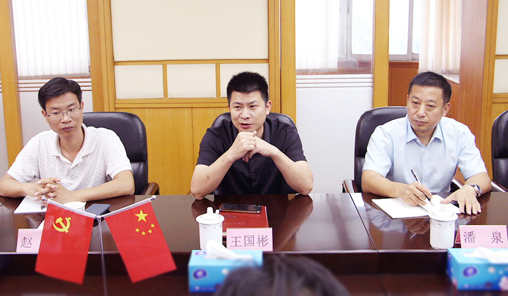 鵬凱環境董事長王國彬發表講話