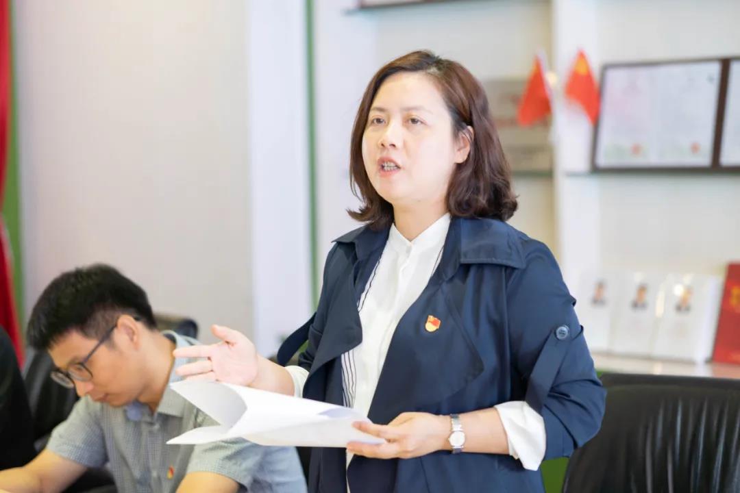 陳瑞梅同志宣讀《鵬凱公司黨支部成立的批復》