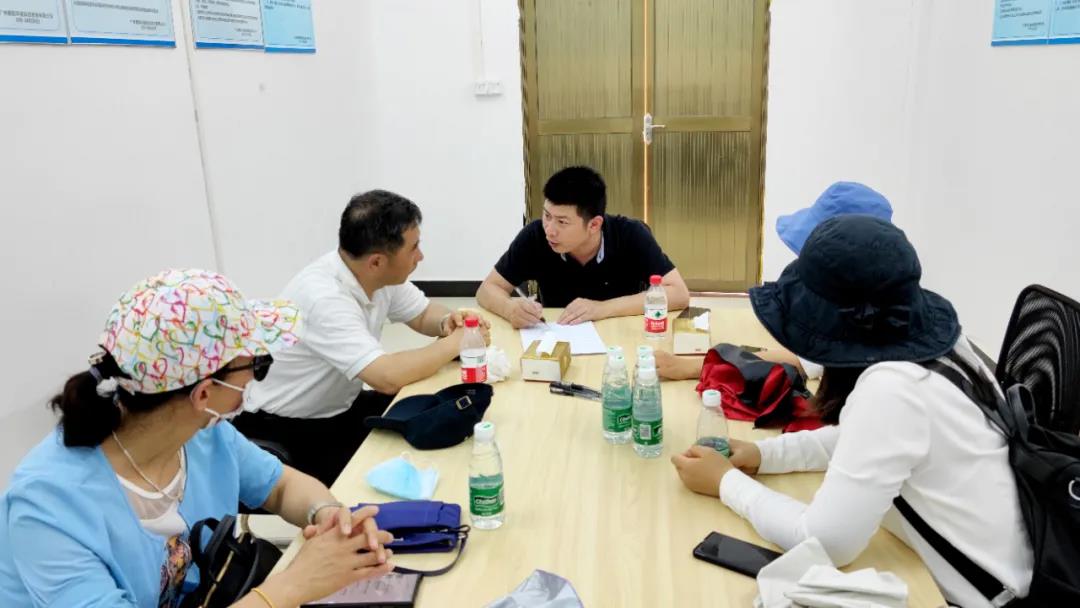 中國工程院院士、哈爾濱工業(yè)大學環(huán)境學院教授馬軍與鵬凱環(huán)境董事長王國彬交流研討