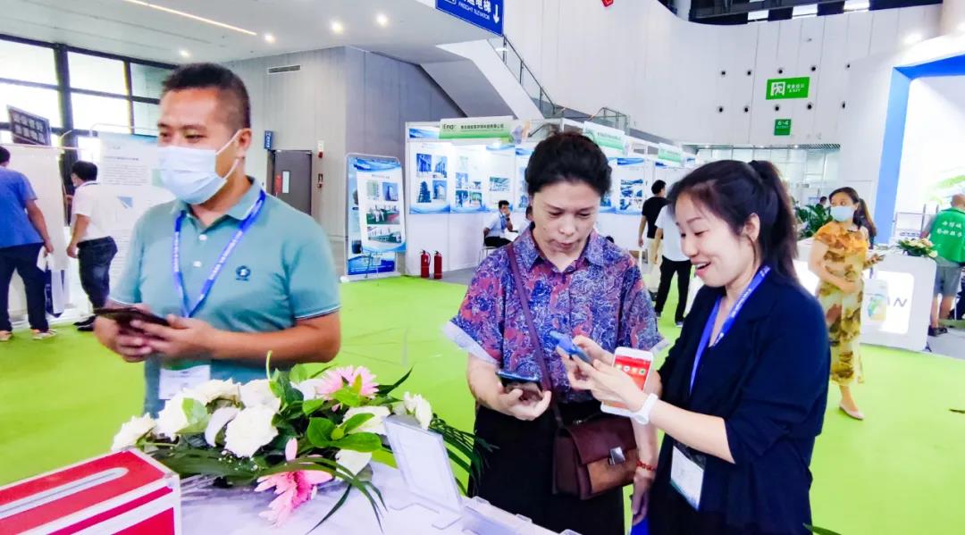 四川住建局領導蒞臨鵬凱環境展臺交流指導